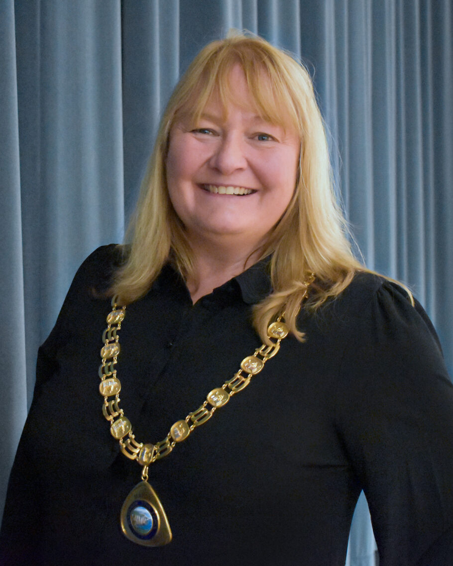 Councillor Lucy Jo Symonds wearing the chains of office